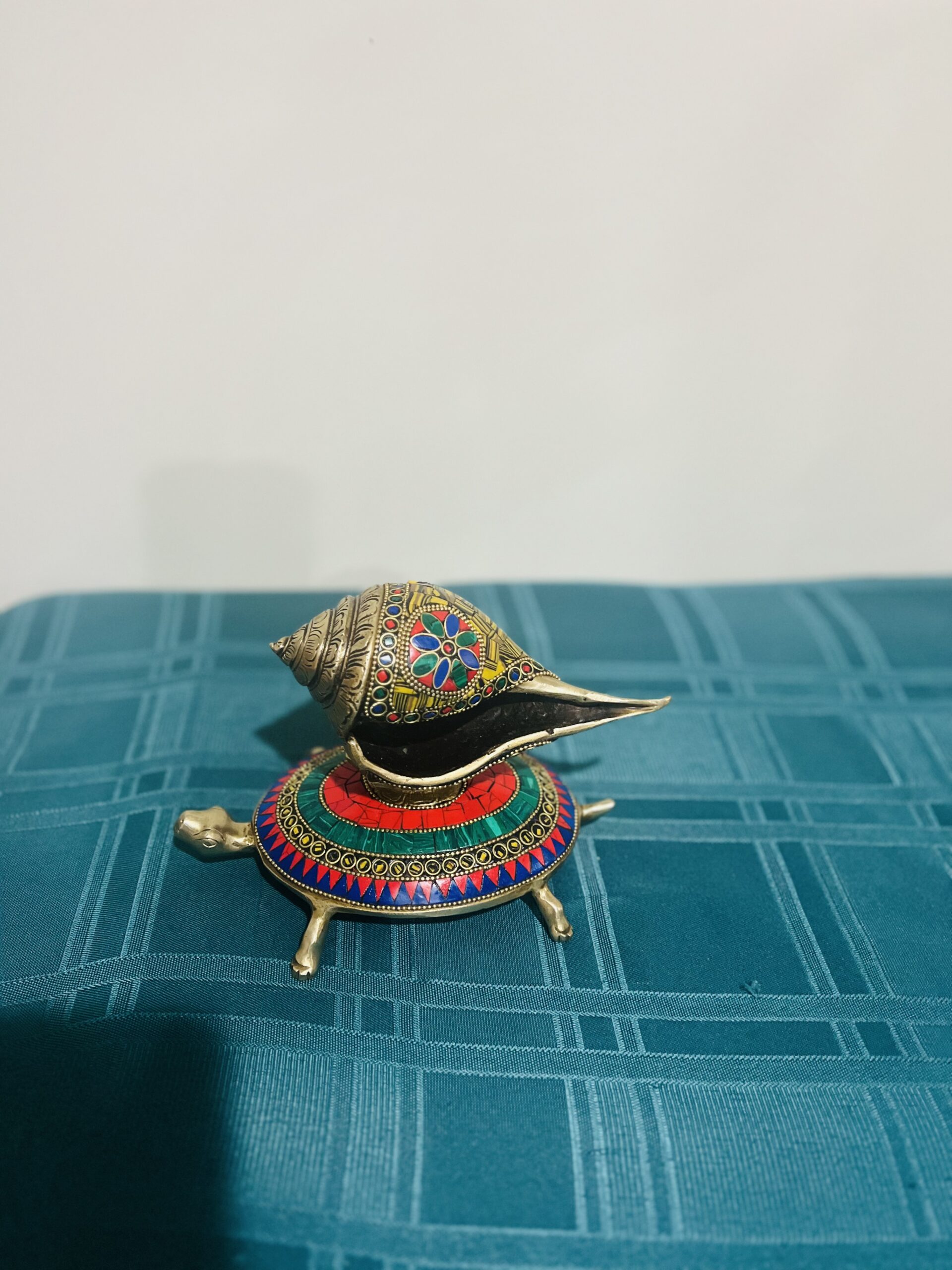 Tortoise Shank – Elegant Brass & Conch Decorative Piece